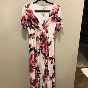 Long floral dress. LARGE. NWT.